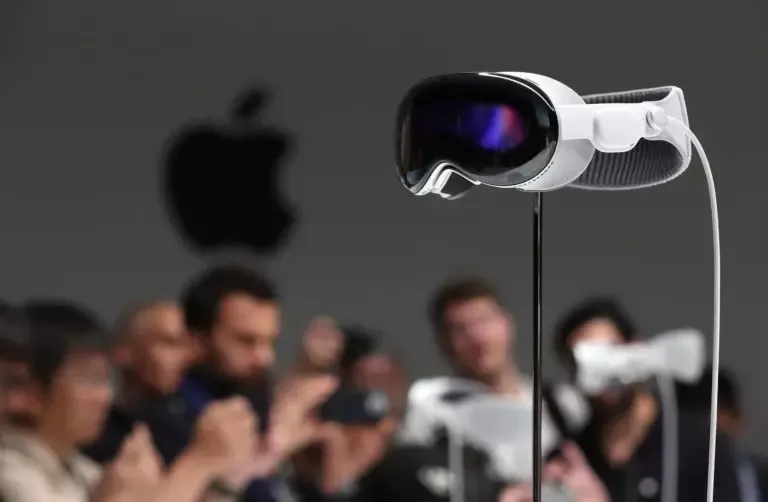 Apple Vision Pro: Новое измерение реальности от Apple - обзор, цена и потенциал