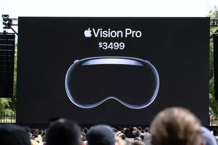 Apple Vision Pro: Новое измерение реальности от Apple - обзор, цена и потенциал